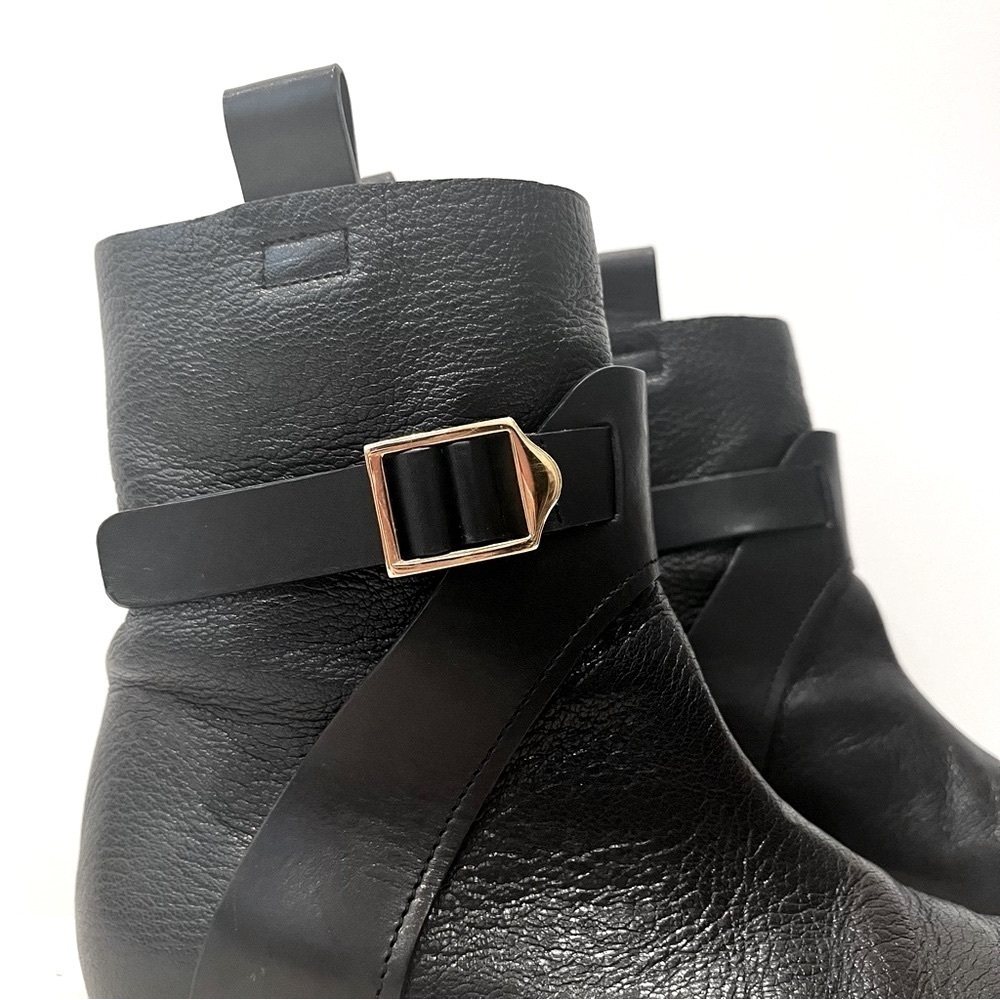 Chloe Black Leather Gold Buckle Ankle Moto Combat Flat Fur Pull On Boots 7 EU 37 - Picture 2 of 7